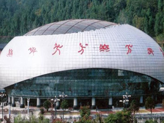松江体育中心球形网架加工安装